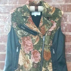 TWO BY VINCE CAMUTO Black Faux Leather & Floral Fabric Biker Zip Vest Women Sz S